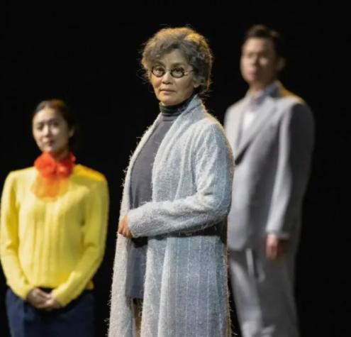 岁月不饶美人?其实皮肤松弛,白发皱纹,根本不影响她们风华绝代