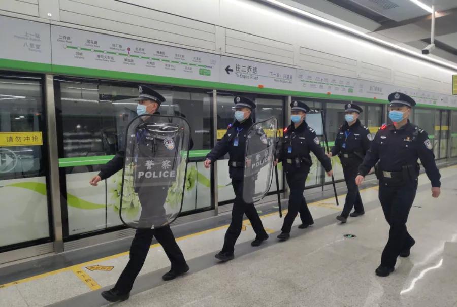 商州公安守护万家平安,守护万家团圆中秋节警察