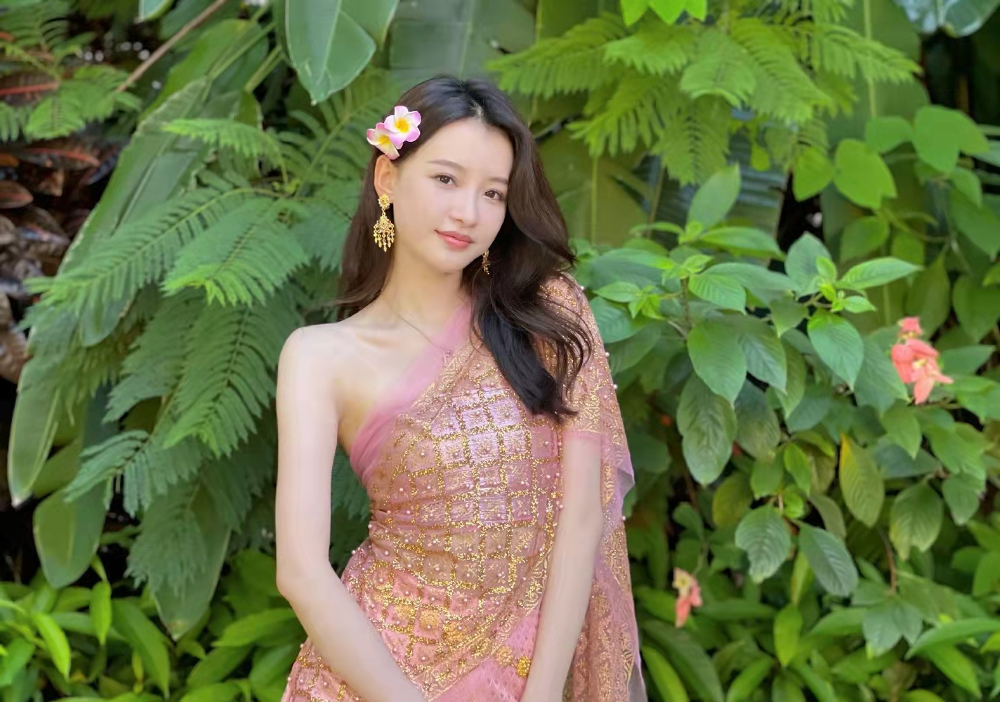 孙怡上节目完整版,孙怡穿白纱婚裙