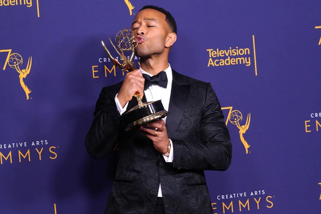 johnlegend颁奖典礼唱allofme,johnlegend冠军歌曲