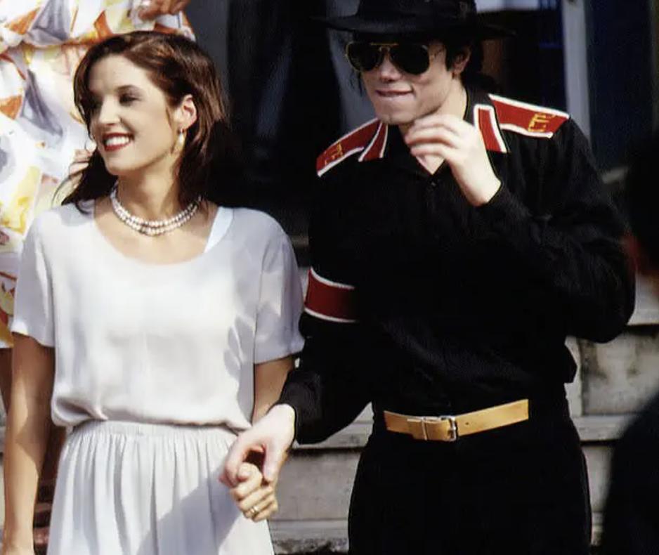 “猫王”独生女：败光上亿家产，四婚四离，晚年落魄儿子自杀