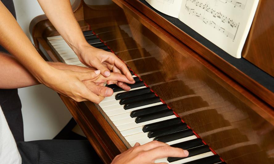 钢琴怎么判断是否有损坏,钢琴最容易损坏的几个方式