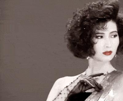 刘雯穿大翅膀走秀视频,刘雯贺聪维密