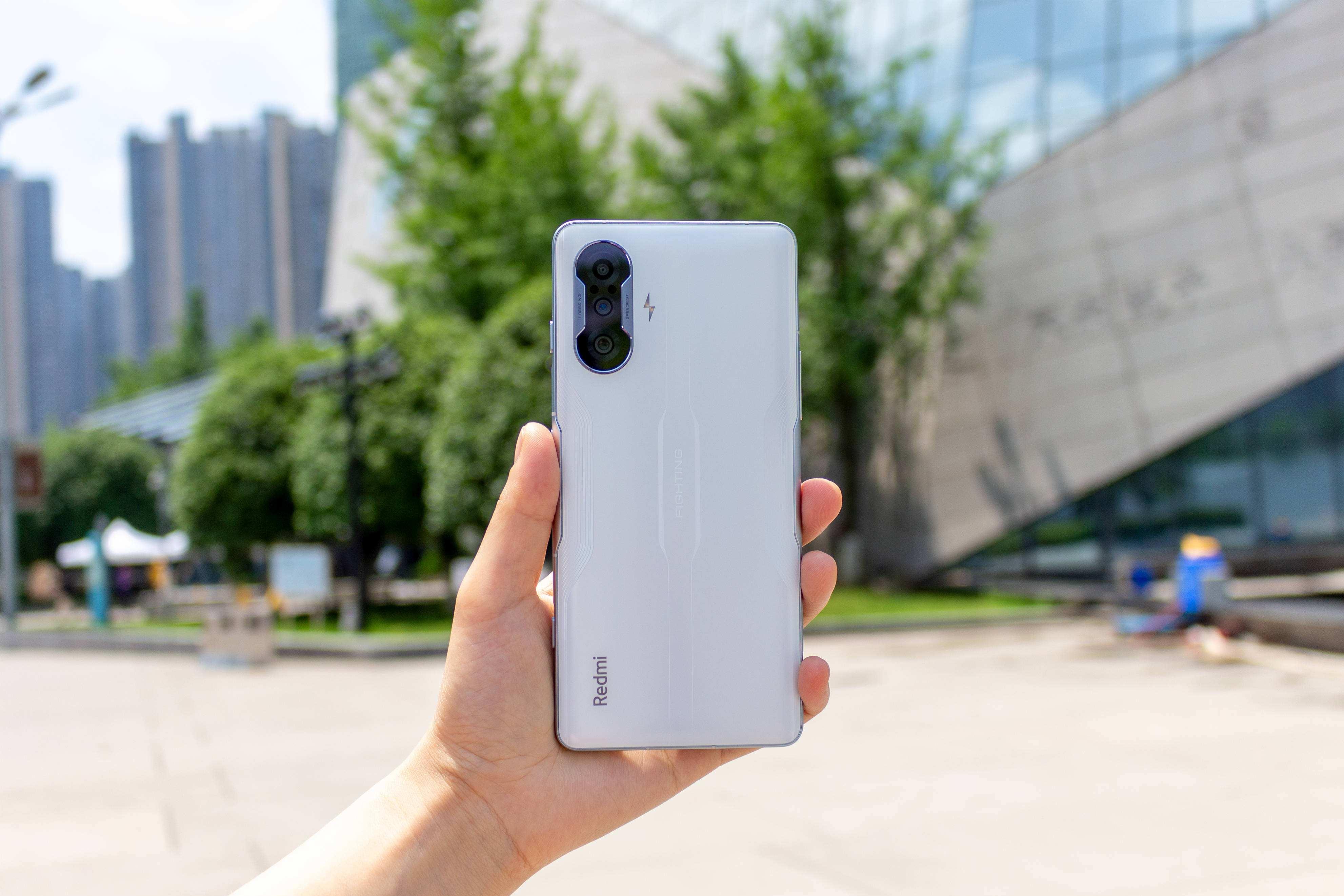 全新1500元左右的手机推荐,不到2000元目前这4款手机最值得买