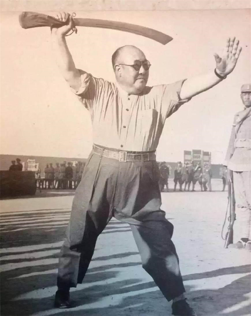 逃往美国的马鸿逵,马鸿逵去美国带走多少黄金