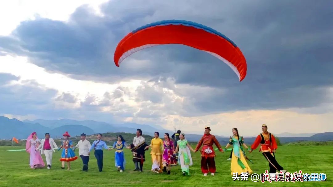 民族团结进步创建宣传展示图片,加强民族团结绘就幸福画卷