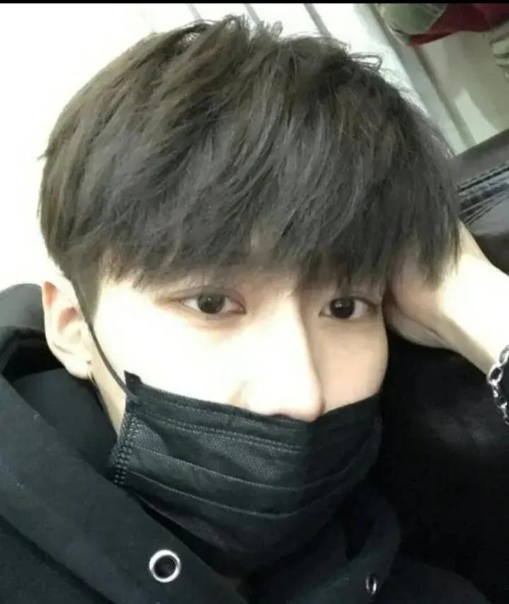 女怕摸腰的老话,女怕摸中男怕摸头什么意思