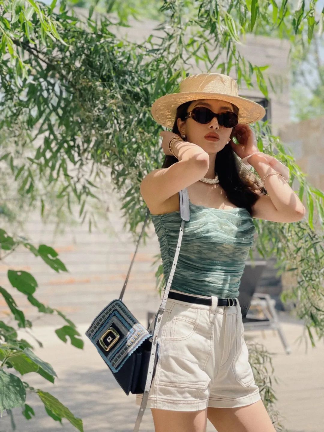 简约背心是一件百搭单品,哪种款式的背心比较经典百搭呢