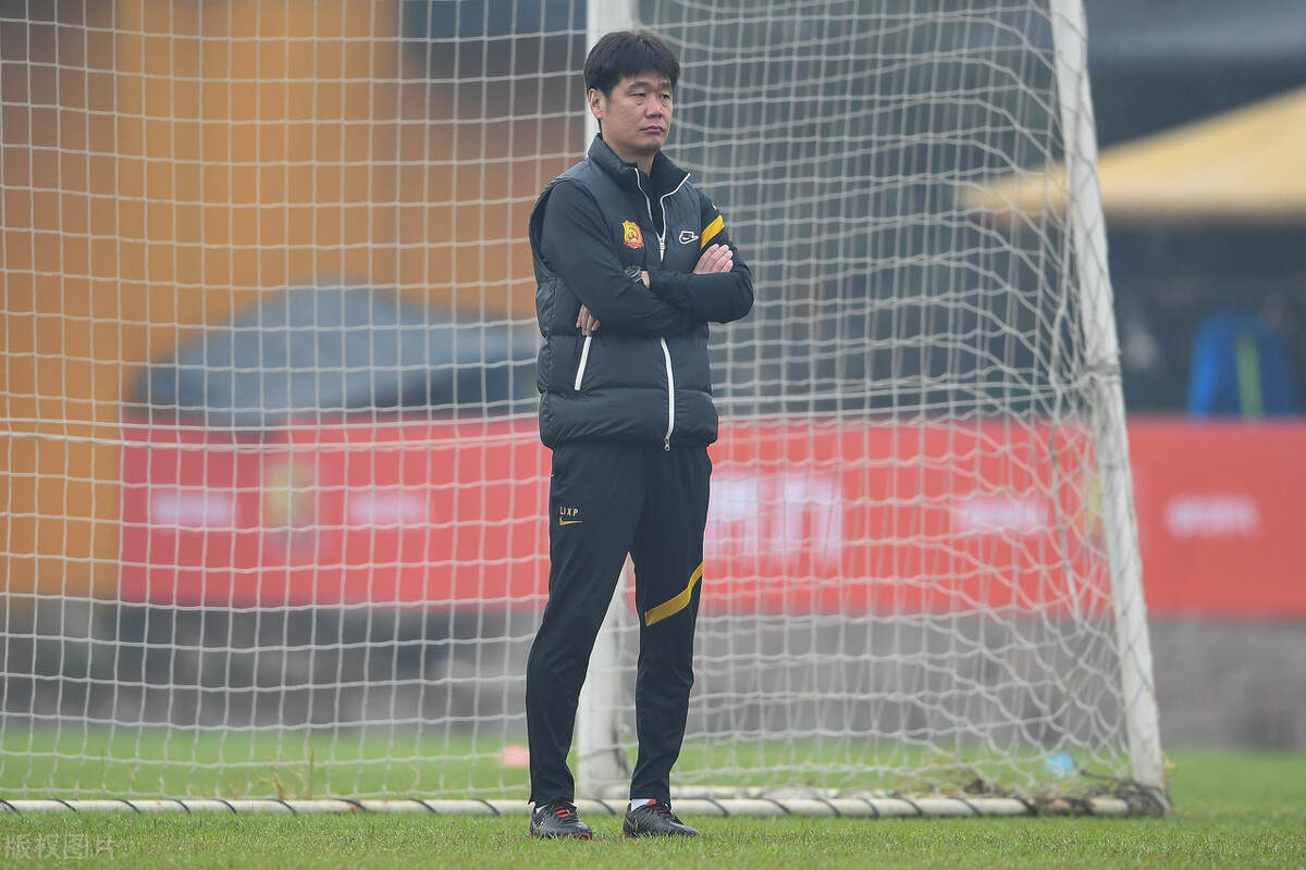 青岛足球教练李霄鹏,李霄鹏鲁能换帅视频