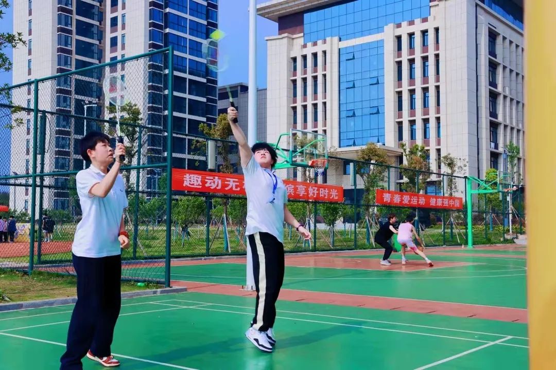 北大青鸟岳阳海纳软件学院女神节,岳阳北大青鸟海纳实训52班