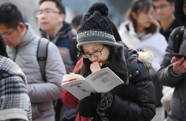 大学生公务员国考条件和标准,新政策本科学历可以报考公务员吗