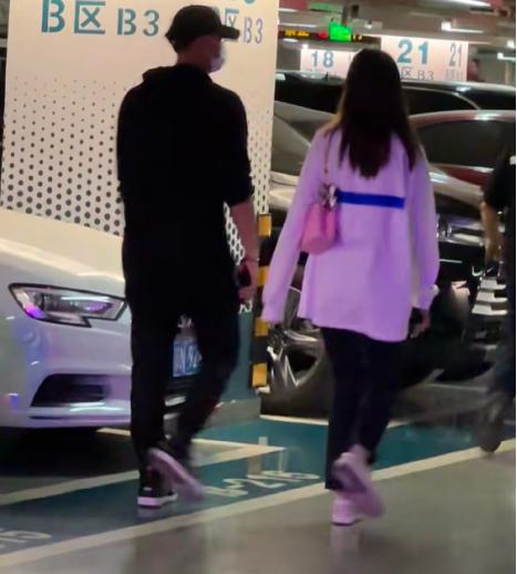 黄子韬徐艺洋出门开什么车,黄子韬带徐艺洋出席活动