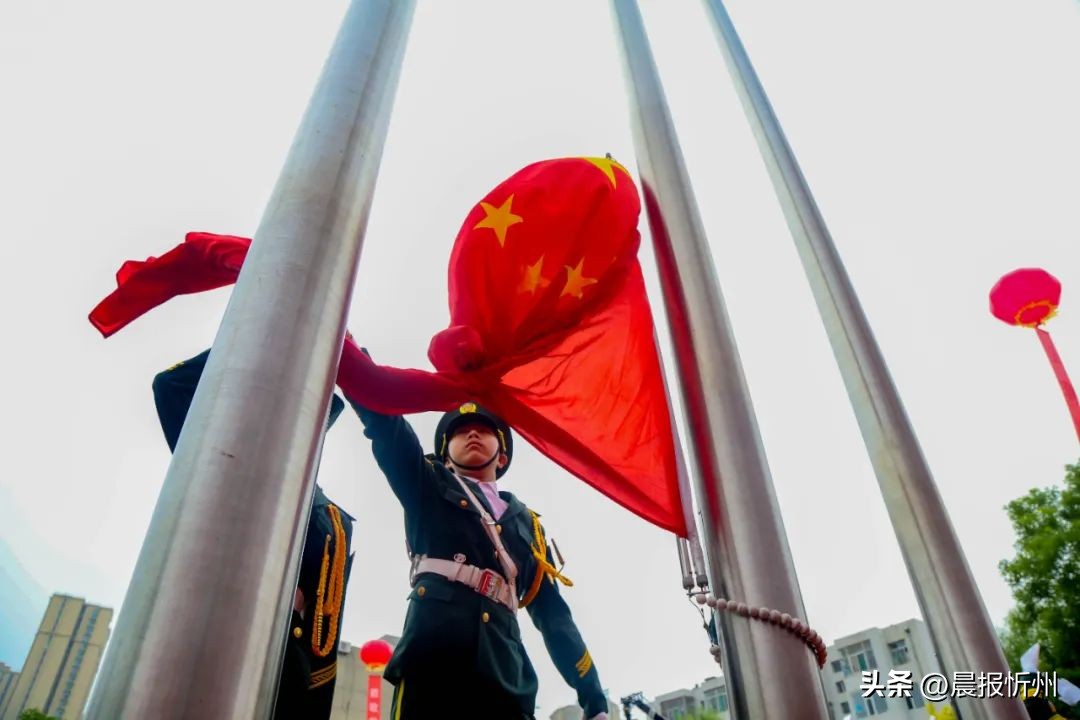 代代校领导接力，推动高质量发展！六一，忻州市七一路小学“超燃”