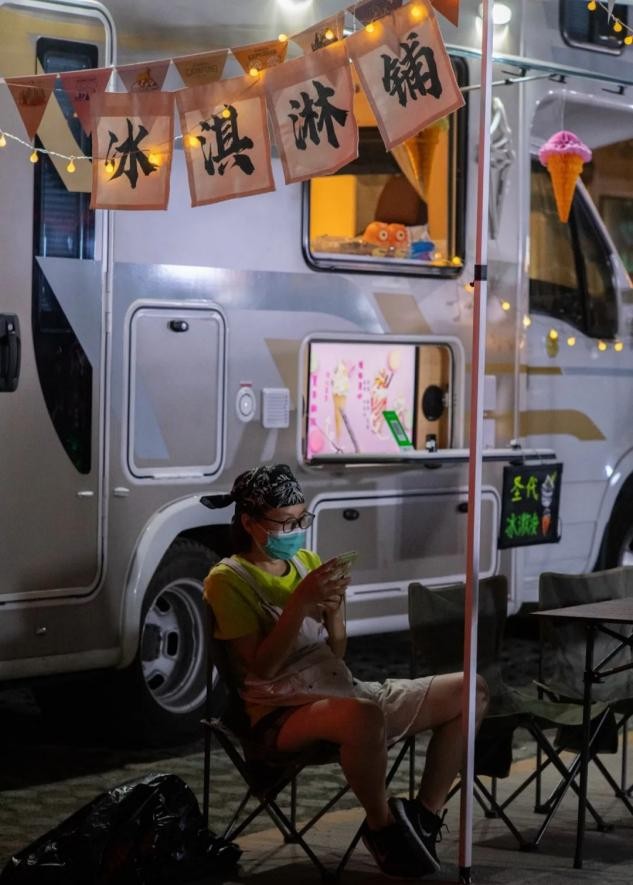 后备箱摆地摊卖1块钱零食,后备箱摆摊卖饭