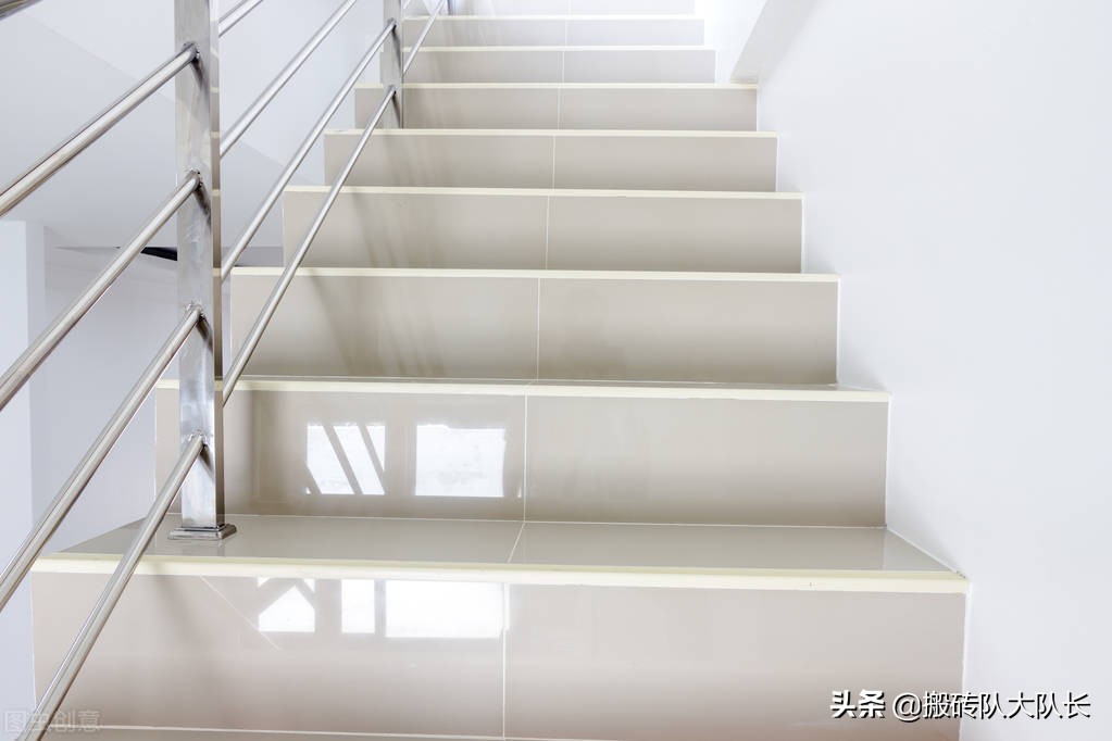 开发商躺平！建筑行业内卷！2022年后半年，行业发展有无转机？