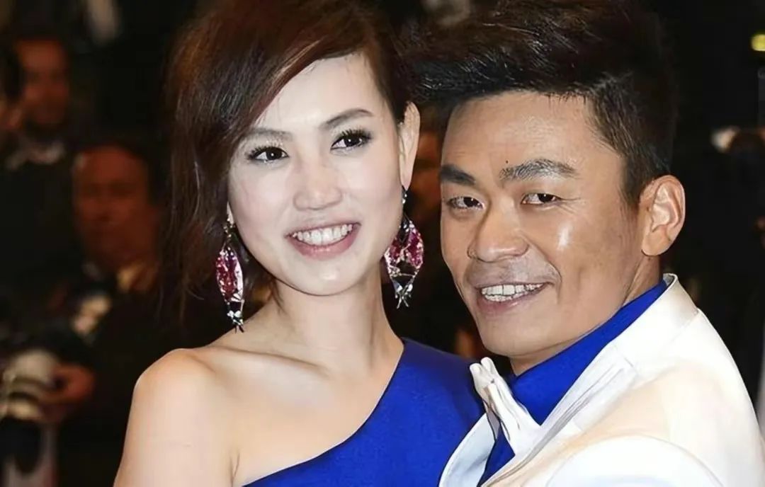 王宝强新欢冯清图片,王宝强增肥30斤吃了什么