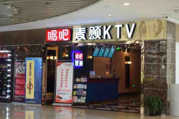 张一鸣前领导，裁员“保命”！昔日KTV的死对头，扛不住了