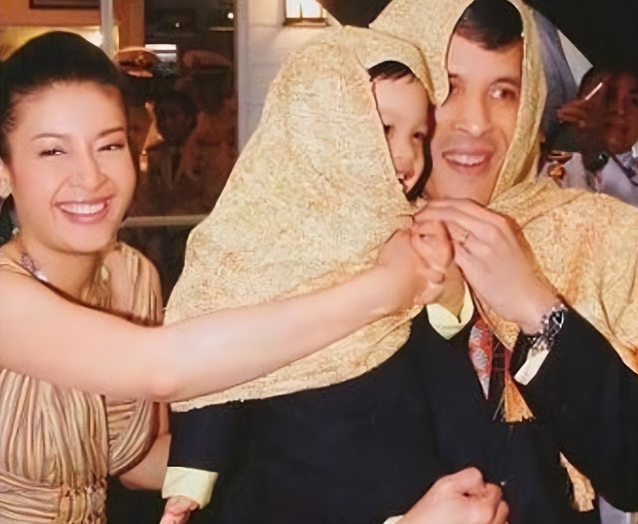 泰国提帮功王子18岁生日情况,泰王14岁提帮功难当大任