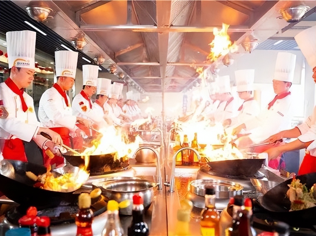 秋季报名火热进行中|十大理由告诉你,择校为什么选择海南新东方