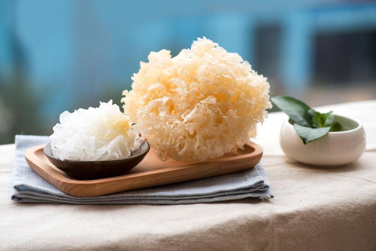 润肺养肺银耳跟什么搭配比较好,银耳养肺怎么做