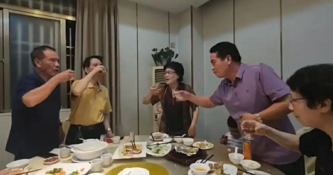 退休了无限自由，原先的东西已经没用该弃的正在丢掉