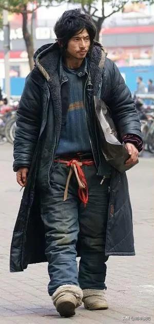 47岁犀利哥现状,当年风靡一时的犀利哥相片