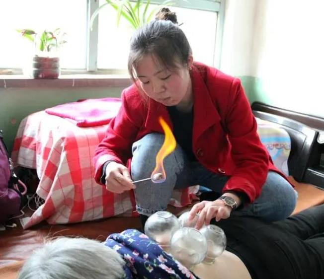 老人洗澡猝死警方提示,老人洗浴店泡澡猝死后续