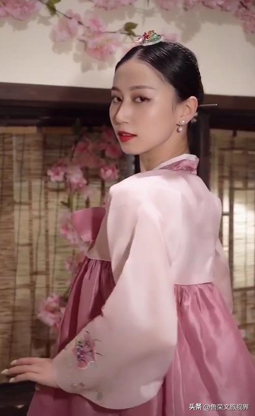 90后湖北姑娘拍56个民族服饰抖音,95后女孩耗时247天拍摄56民族服饰