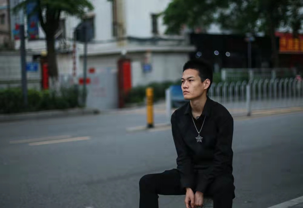 “玩不起房和车，只能玩头发”：曾经的“杀马特少年”去哪儿了？