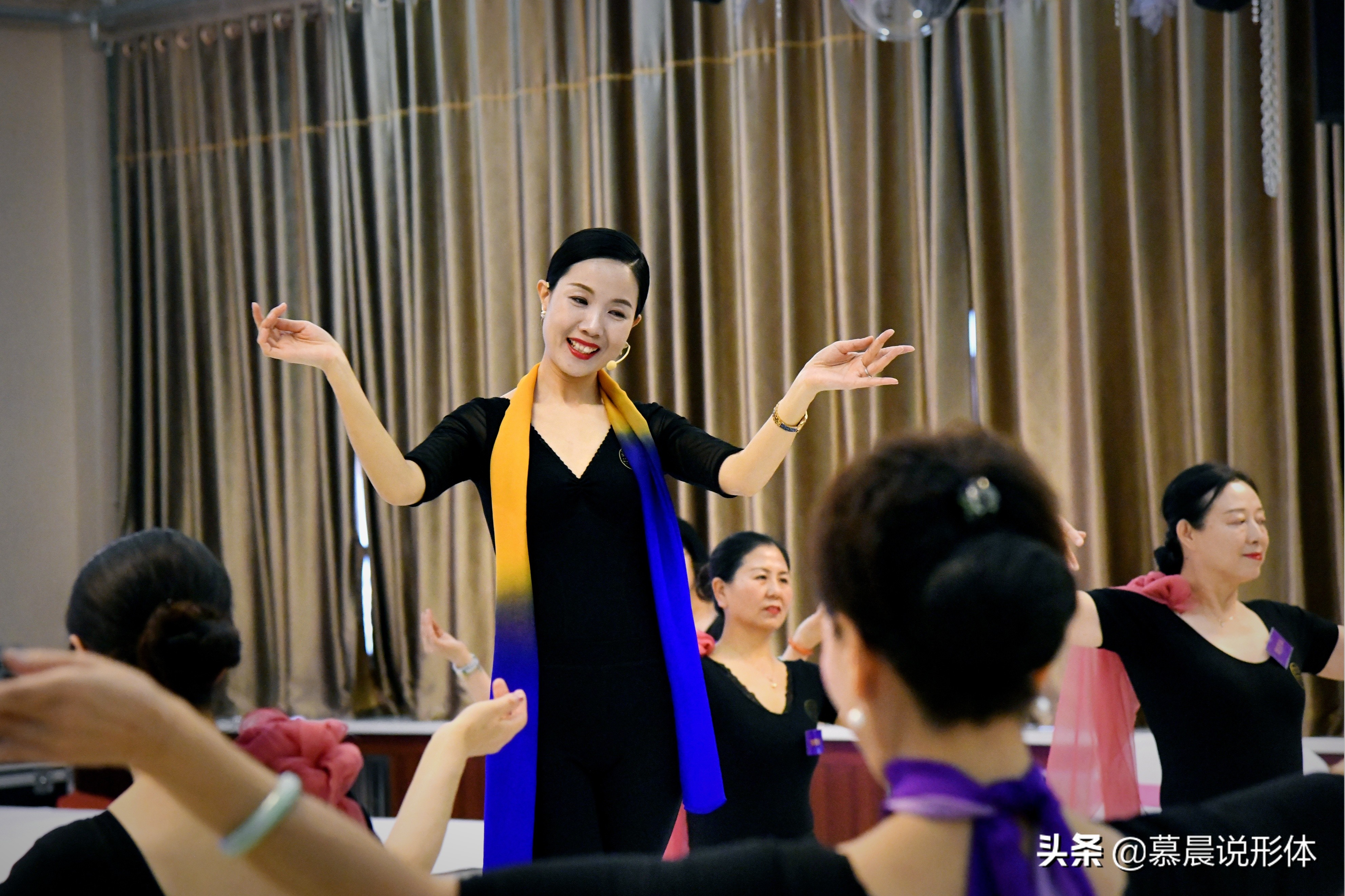 「太精辟了」慕晨：毛宇琳形体仪态美学好吗？身所加盟多少钱？