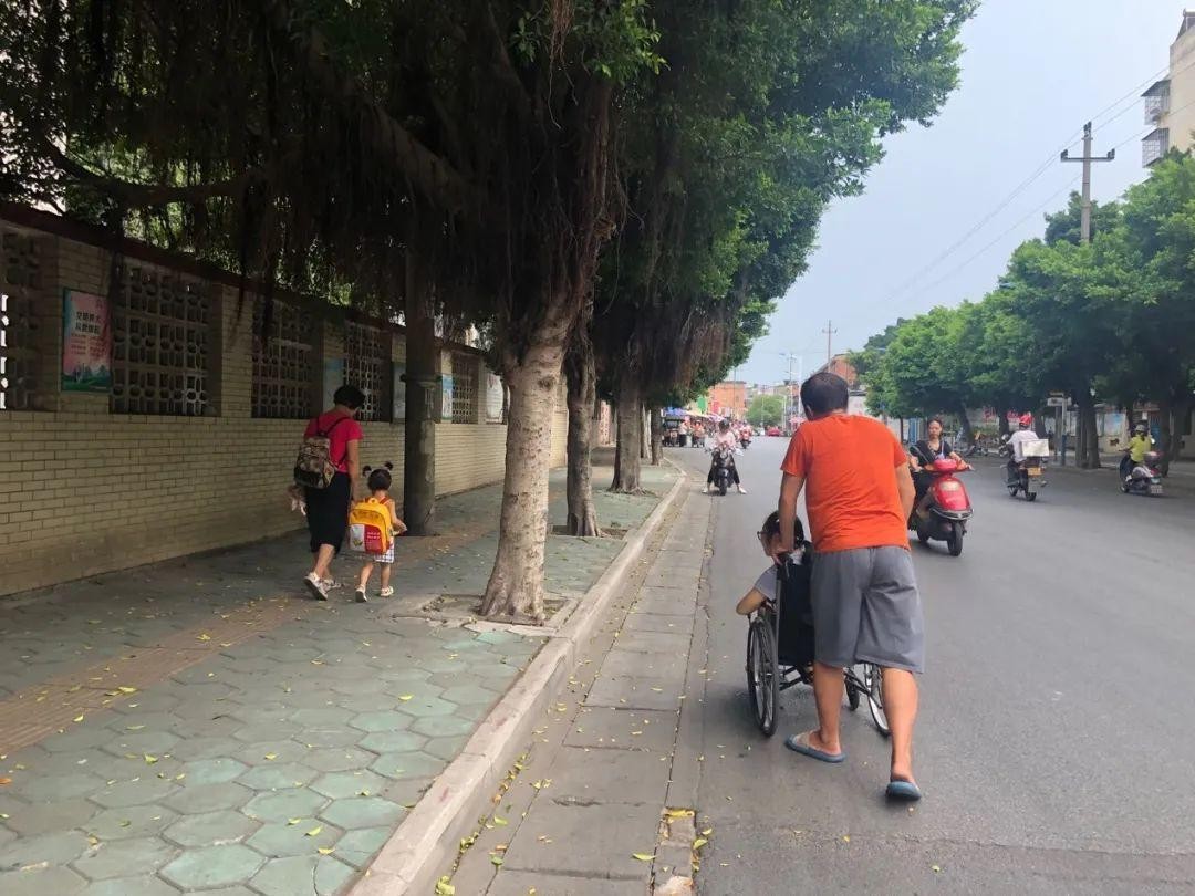 带绝症女友环游中国的小伙现状,广西小伙带患病女友环游中国