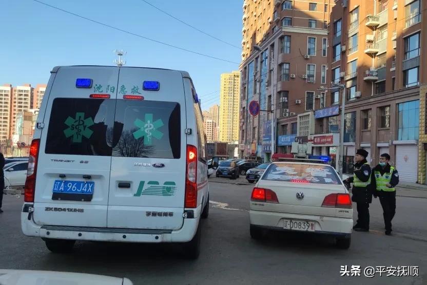 我为群众办实事救助精神病人,交警暖心接力为患儿争出生命通道