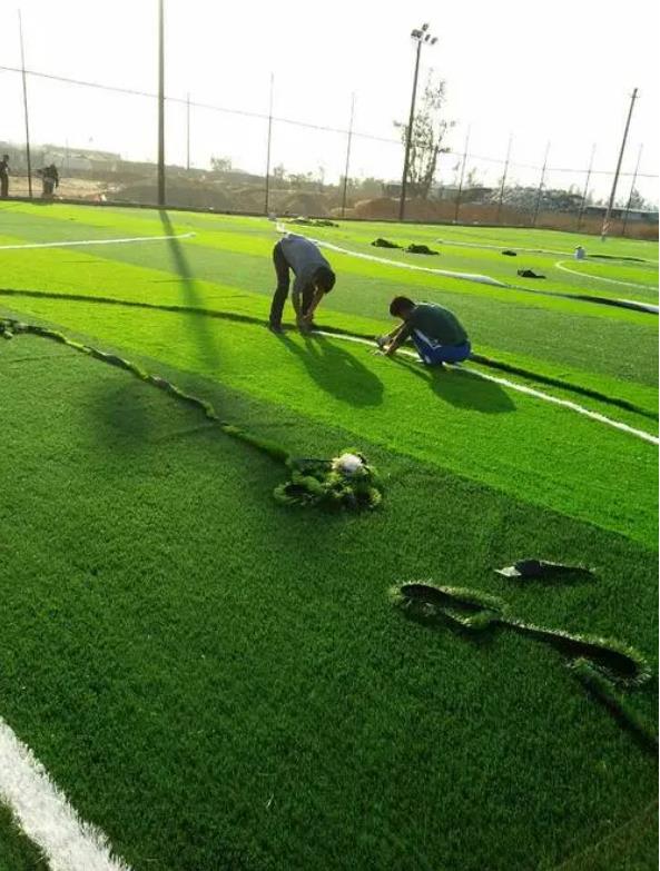 人造草坪怎么固定在瓷砖上,人造草坪地面如何处理