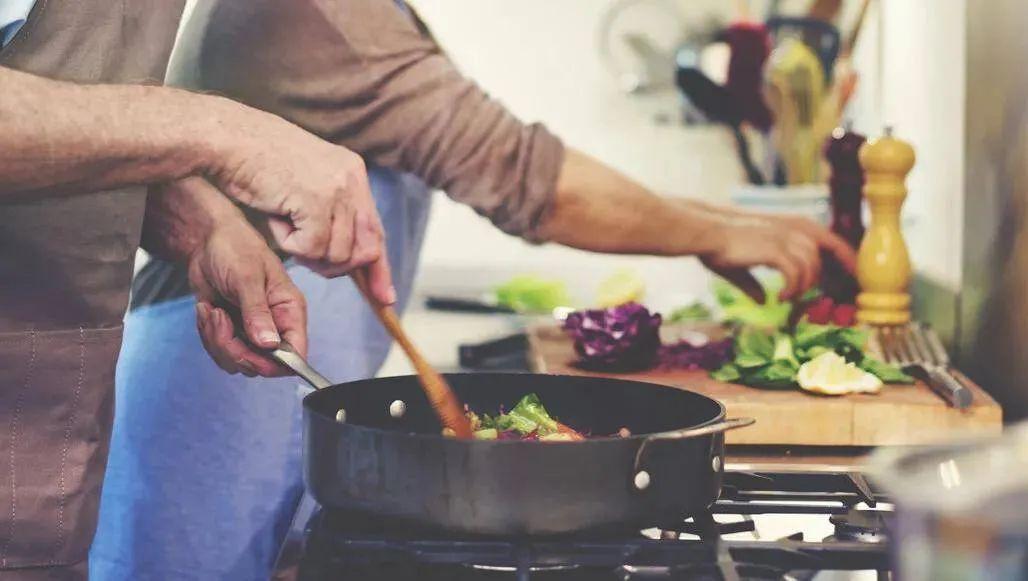 7个闺蜜花400万造房一起养老,5个闺蜜200万同居养老