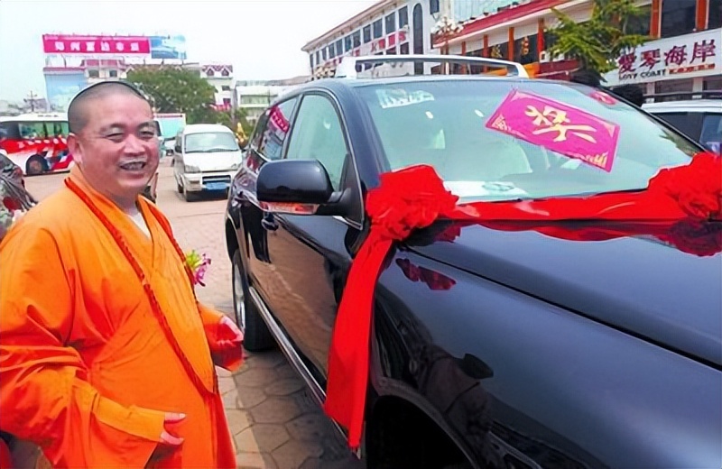 不吃斋念佛,坐豪车、搞房产,释永信“*宗罪七**”背后的真相