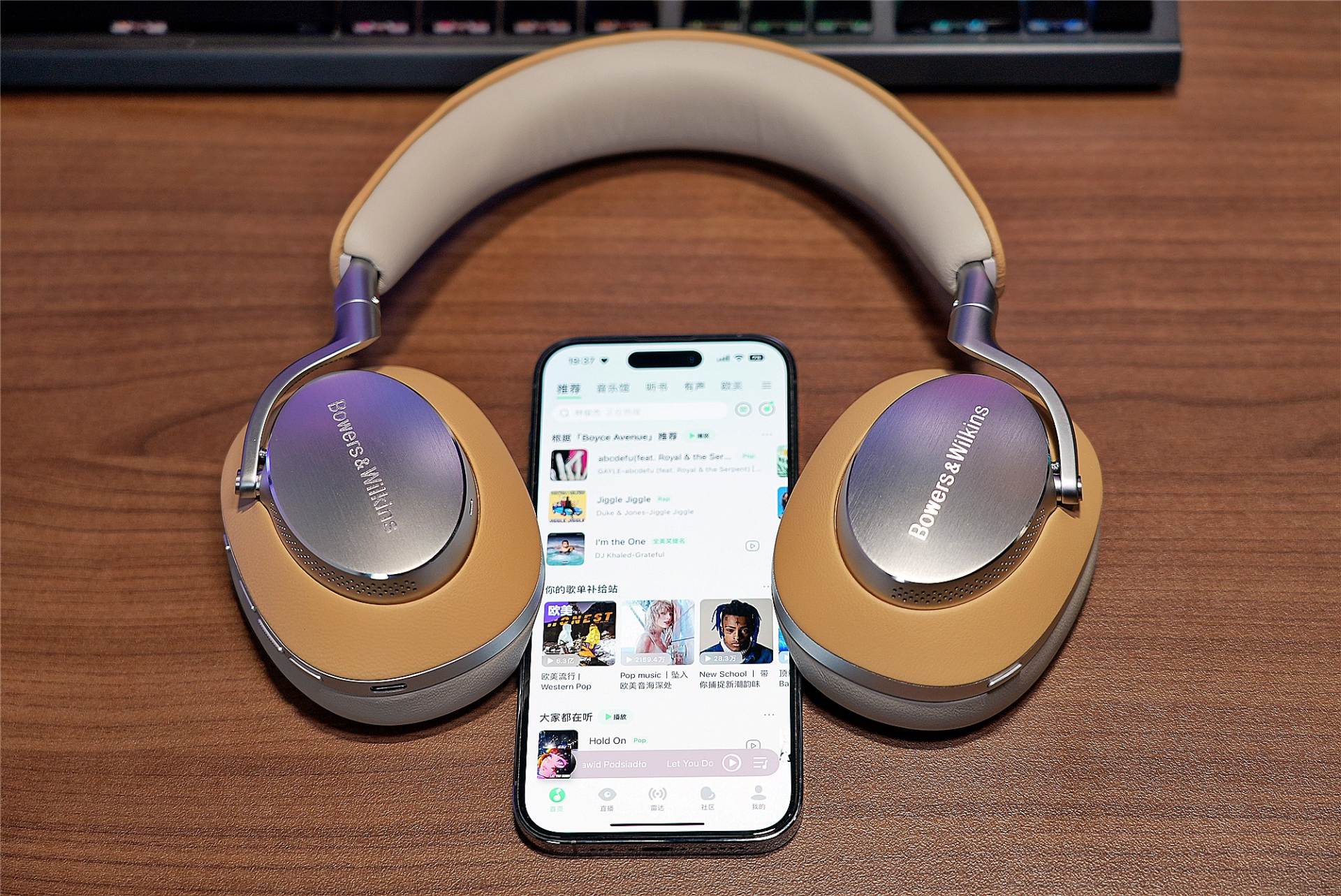 宝华韦健旗舰头戴耳机测评,宝华韦健px8对比苹果耳机