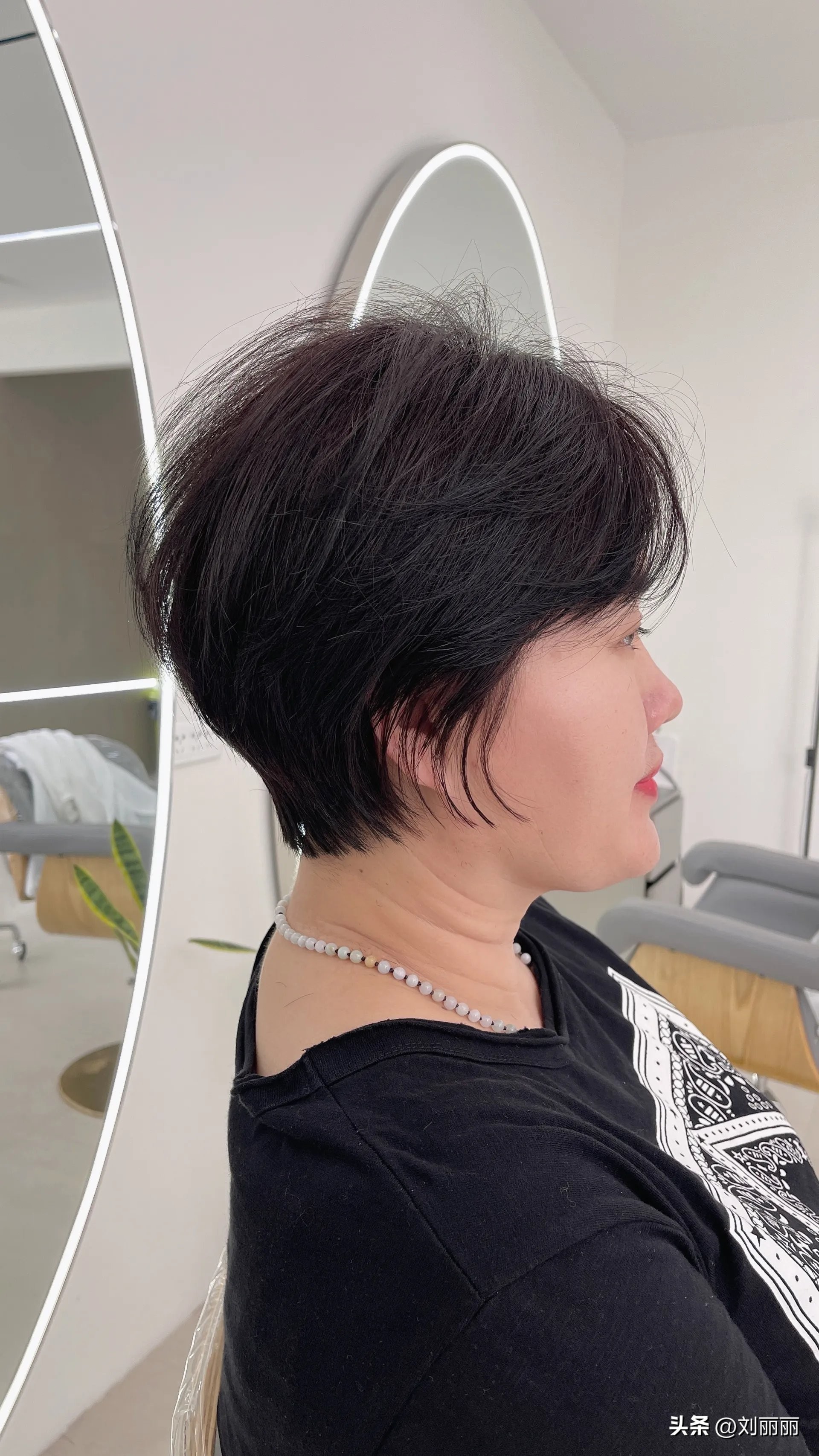 12-15岁学生适合的发型短发不挑脸,短发发型女2020流行发型30-40岁