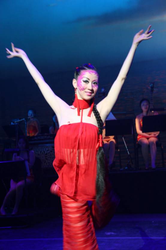 中国第一“裸模”汤加丽：走红后丈夫提出离婚，父亲骂她丢脸！