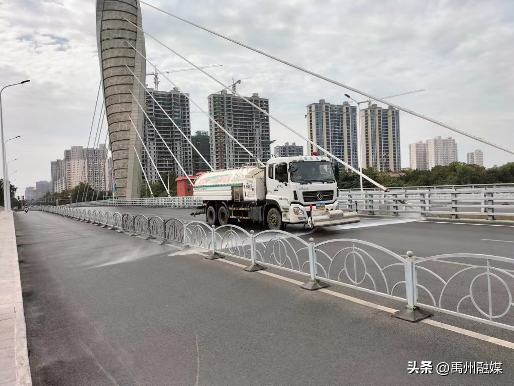 禹州环卫:干净整洁迎国庆同心共创文明城