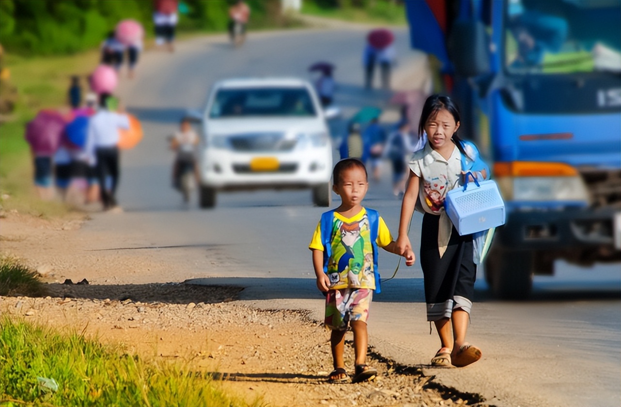 在老挝怎么请美女导游,去老挝旅游怎么找当地导游