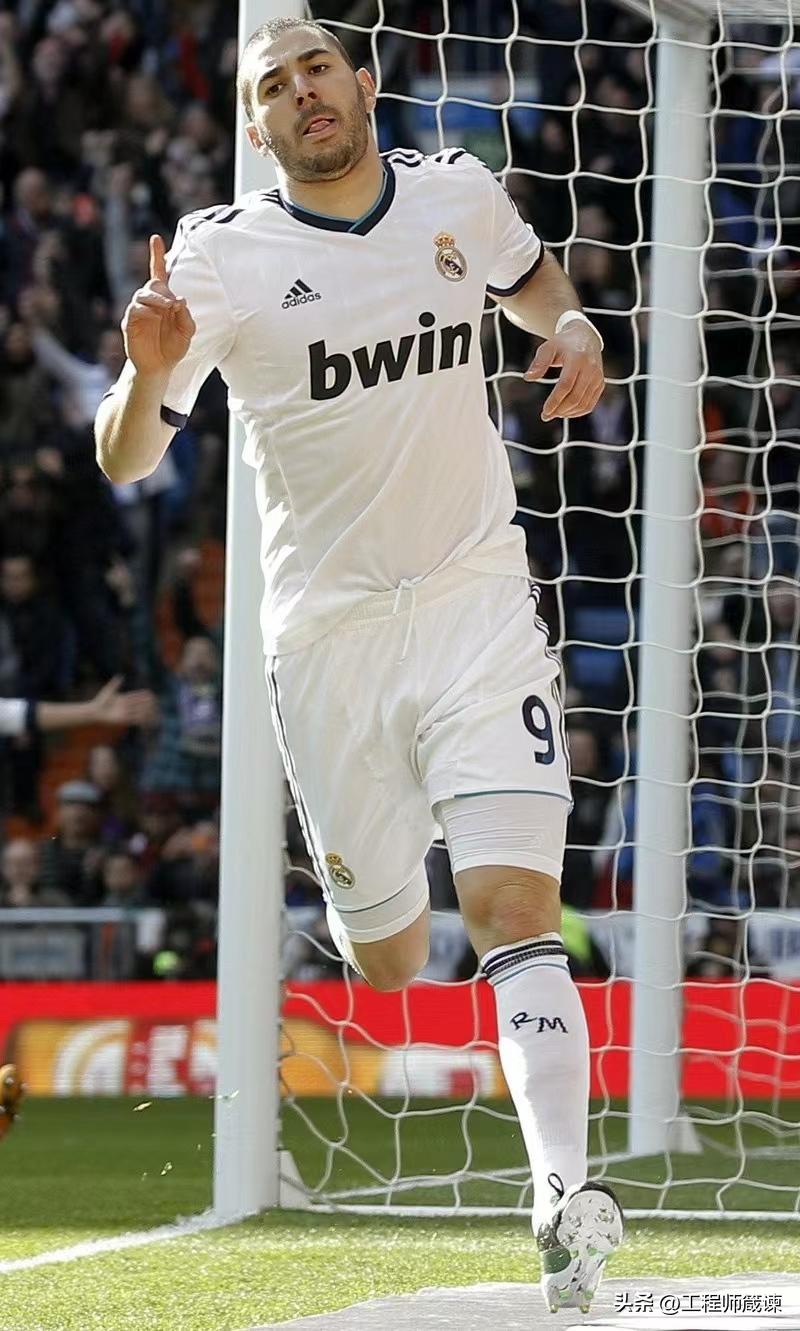 足球夏天是个告别的季节,足坛告别的季节