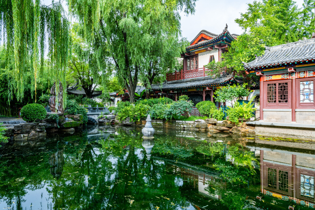 游济南趵突泉大明湖的感慨,趵突腾空润泉城