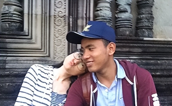 东*姑北**娘国外旅游，小7岁导游对她念念不忘，两人结婚5年后怎么样