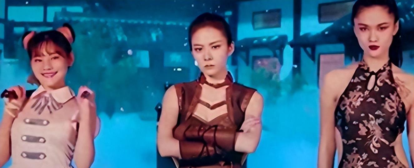 胸罩*点露**，花式泳衣，这些辣眼睛的操作，导演肚子里没一点墨水吗