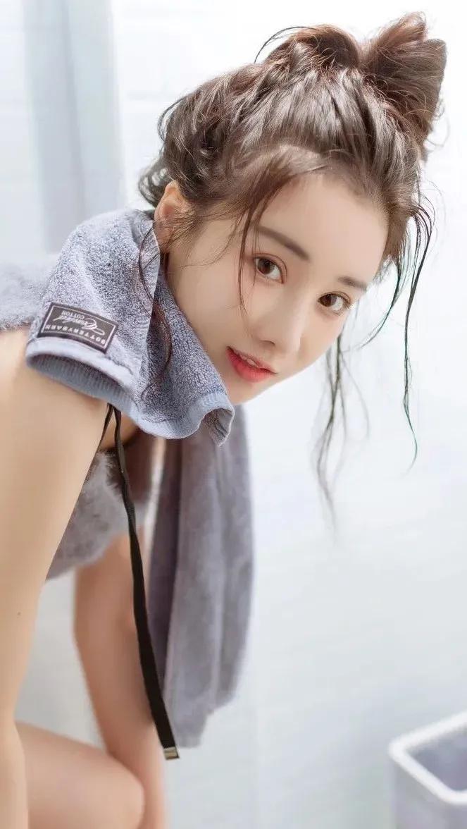 姹紫嫣红霞笼雾，佳酿温馨浅浅歌