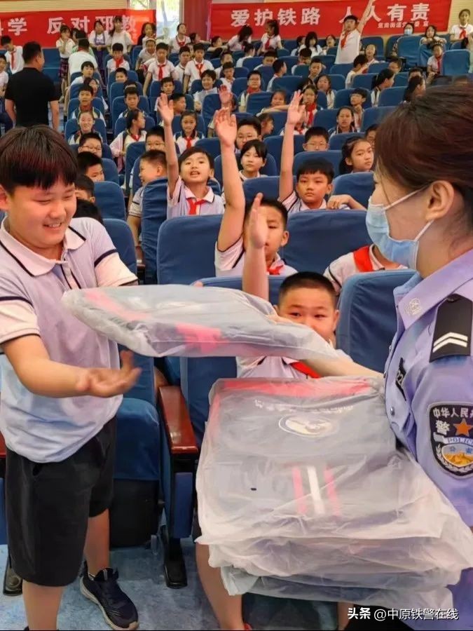 焦作站派出所：夏日炎炎，法制宣传进校园