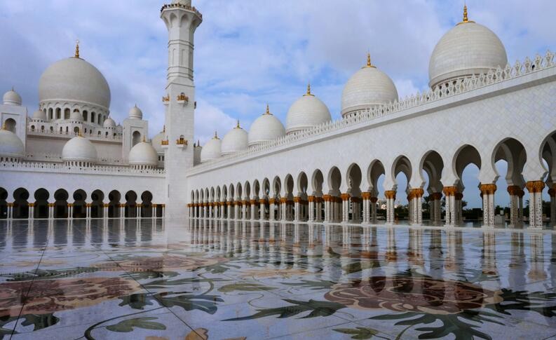 突尼斯历史遗产和建筑，反映了突尼斯怎样的文化背景？