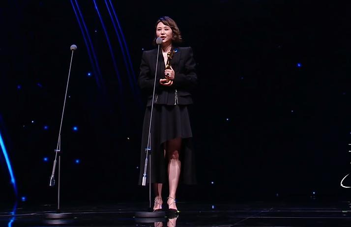 上海这一夜，内娱来了一大半，吴京谢霆锋拿大奖，冯小刚忙着交际