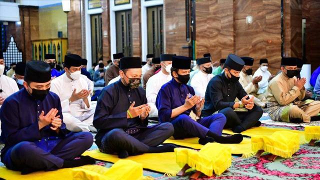 “国王富得流油，居民躺着分钱”，文莱究竟是一个怎样的国家？