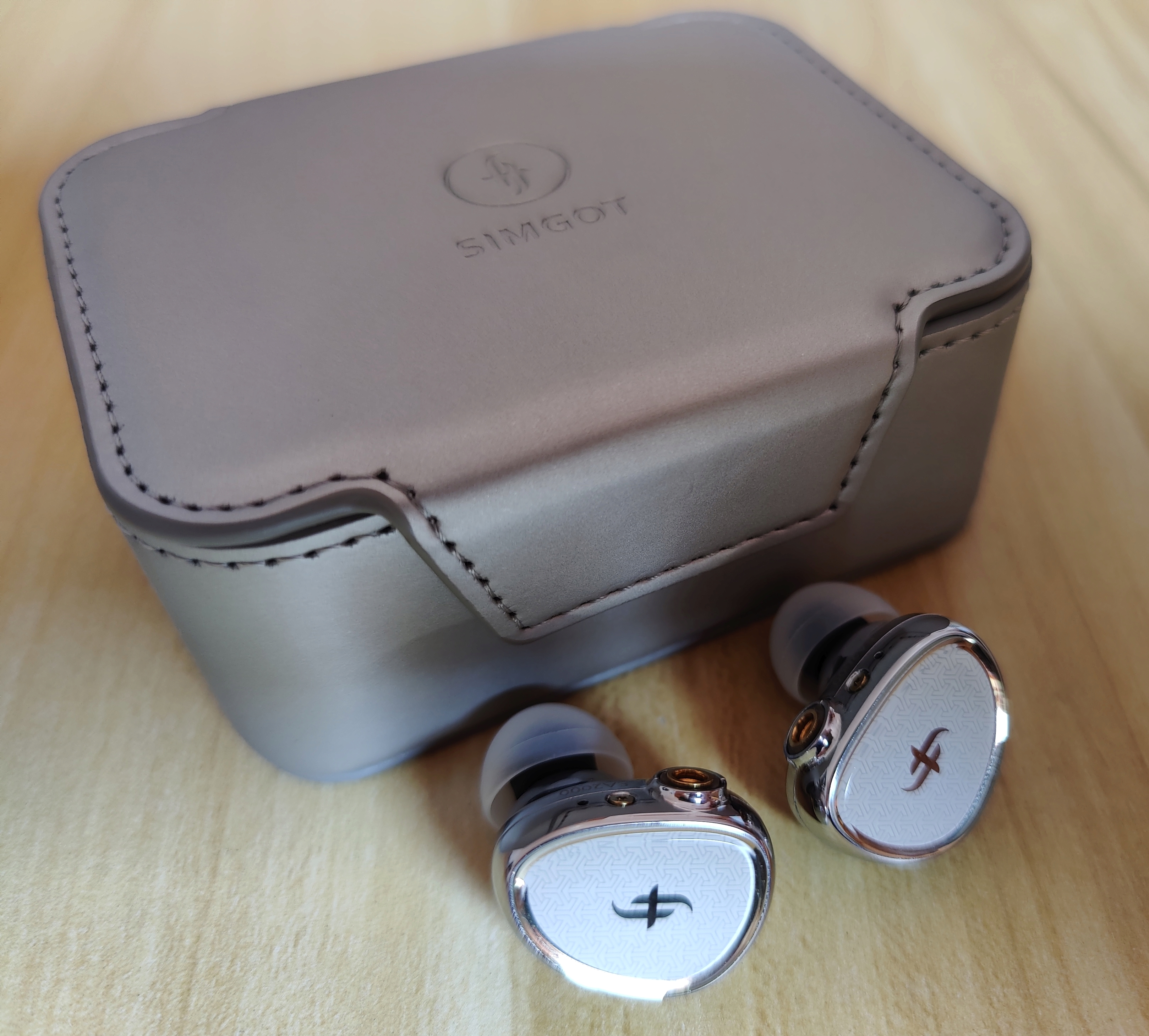 兴戈ea2000对比苹果耳机,兴戈ea2000搭配播放器